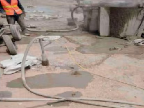 运河水泥混凝土路面板底注浆技术 路面脱空注浆整治方案